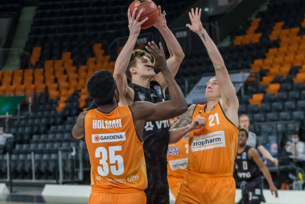 水平对抗中 水平对抗中